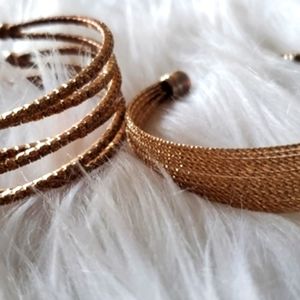 Bundle of two gold bangle bracelets 💛